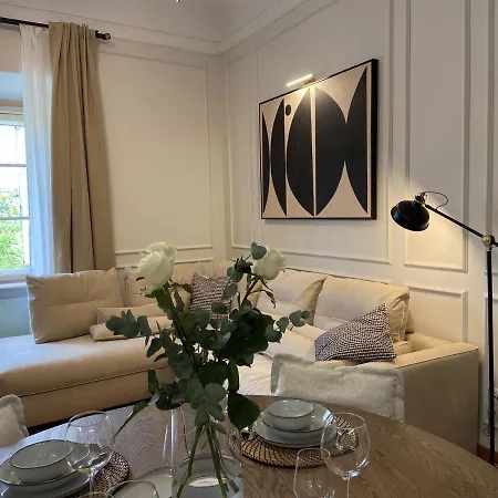 Daire Breg - Old Town River