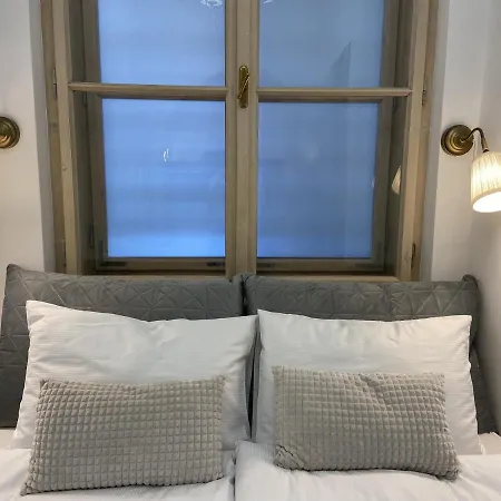 Daire Breg - Old Town River *