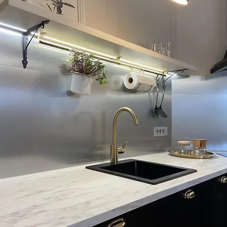 Daire Breg - Old Town River *